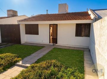 Casa · 250m² · 4 Ambientes · 2 Cocheras · Casa Remodelada a Nueva | 2 Dorm. | Apto Crédito Iaf