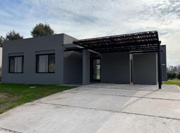Casa · 133m² · 4 Ambientes · Casa Chalet en Venta en Santa Clara, Manzanares, Pilar