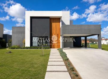 Casa · 211m² · 5 Ambientes · 2 Cocheras · Casa en Prados del Oeste