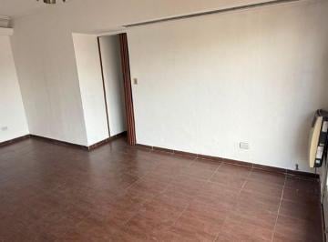 Departamento de 3 ambientes, Parque Centenario · Apto Crédito 3 Amb. con Dependencia, Opción a 4 Amb. Balcón Al Frente.