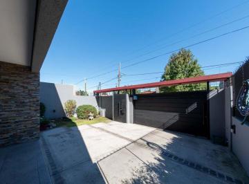 Casa · 275m² · 6 Ambientes · 2 Cocheras · Venta Casa - 545 m² - Centro - Pileta - Parque - Burzaco