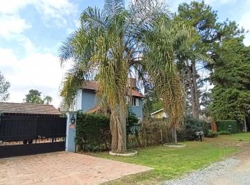 Quinta vacacional · 130m² · 3 Dormitorios · 2 Cocheras · Venta Casa 4 Ambientes Exaltacion de La Cruz