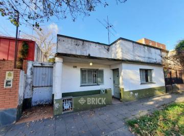 Casa · 99m² · 4 Ambientes · Casa en Lote de 10x41.90 m en Carabobo y Av Eva Peron - 410 m² Espect Pque Ptio T/sol Galpon