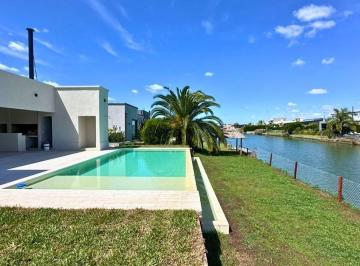 Casa · 300m² · 4 Ambientes · Casa en Venta en Santa Isabel I, Escobar, G. B. a. Zona Norte