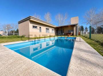 Casa · 136m² · 5 Ambientes · 2 Cocheras · Venta Casa Tres Dorm., Pileta, Cochera, Dos Baños, Barrio Privado, Pinares del Sur, Piñero.