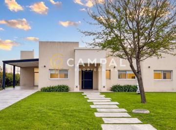 Casa · 160m² · 4 Ambientes · 1 Cochera · Casa en Alquiler en Terravista, General Rodríguez, G. B. a. Zona Oeste