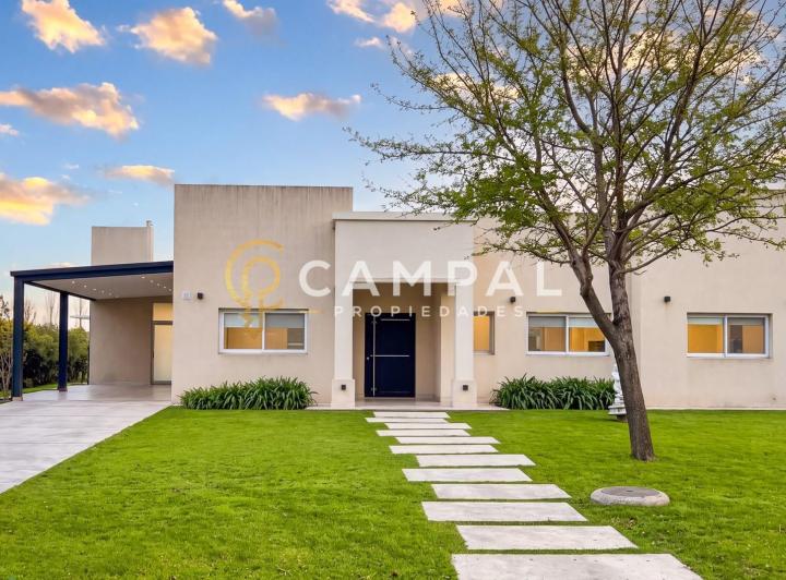 Casa · 160m² · 4 Ambientes · 1 Cochera