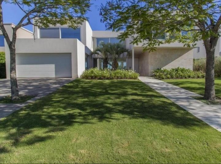 Casa · 650m² · 7 Ambientes · 1 Cochera