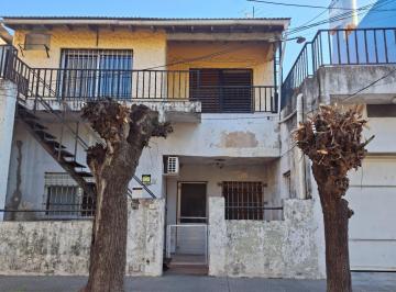 Casa · 214m² · 6 Ambientes · 4 Cocheras · Oportunidad Casa a Reciclar en Boulogne