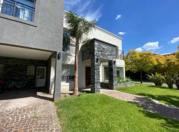 Casa · 348m² · 5 Ambientes · 1 Cochera · Casa en Alq. Temporario en La Alameda, Nordelta, Tigre