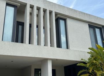 Casa · 400m² · 8 Ambientes · 3 Cocheras · Casa en Venta en El Golf, Nordelta, Tigre