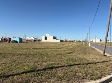 Terreno · 300m² · Terreno Esquina en Campos de Manantiales * 300 m² Apto Duplex