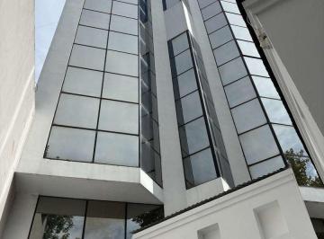 Oficina comercial · 90m² · 1 Cochera · Oficina en Alquiler Semi Amueblada con Cochera