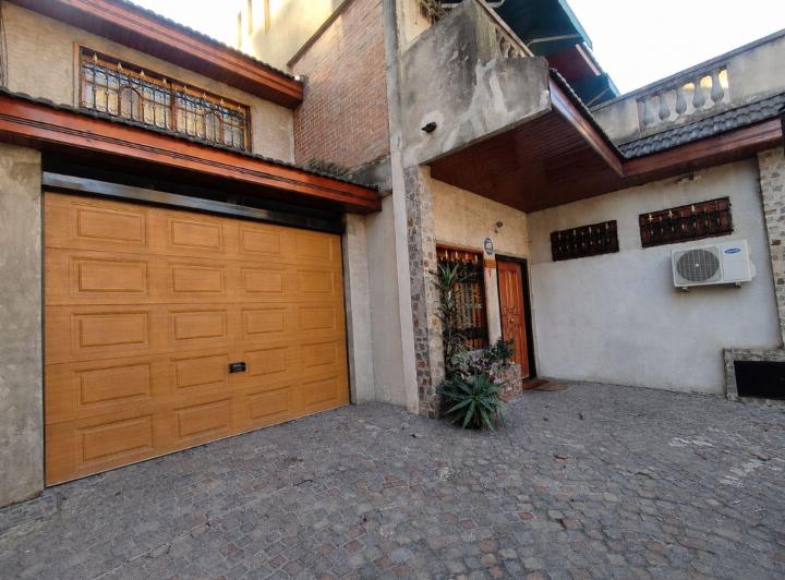Casa · 203m² · 5 Ambientes · 1 Cochera