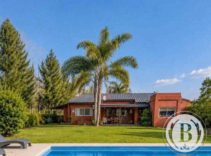 Casa · 160m² · 4 Ambientes · 2 Cocheras