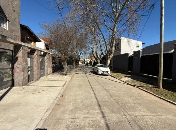 Casa · 40m² · 3 Ambientes · 3 Cocheras · Venta Casa con Excelente Lote!