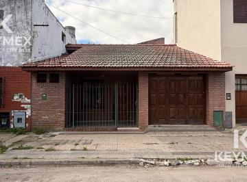 Casa · 346m² · 7 Ambientes · 1 Cochera · Casa de 2 Dorm. en Venta, Tolosa