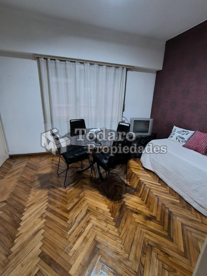 Dos ambientes excelente estado, interno, ubicado a 1 cuadra de Plaza Colón