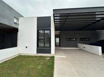 Casa · 112m² · 4 Ambientes · 1 Cochera · Duplex en Venta en Claros del Bosque, 2 Dorm., a Estrenar, Premium.