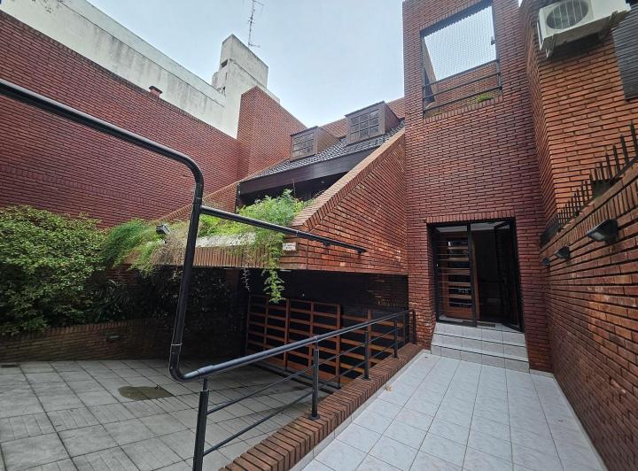 Casa · 380m² · 5 Ambientes · 2 Cocheras