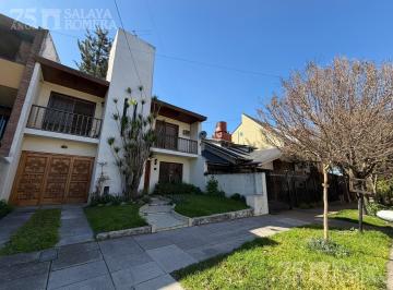 Casa · 220m² · 6 Ambientes · 1 Cochera · Casa 6 Ambientes con Jardín y Parrilla Cubierta en Olivos