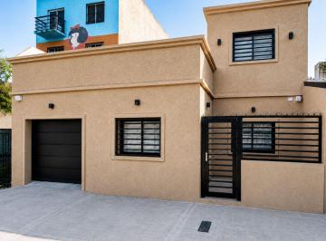 Casa · 110m² · 3 Ambientes · 1 Cochera · Venta Casa 3 Ambientes a Estrenar Terraza Quincho