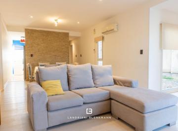 Casa · 82m² · 3 Ambientes · 1 Cochera · Casa a La Venta en Barrio Terrazas del Neuquén