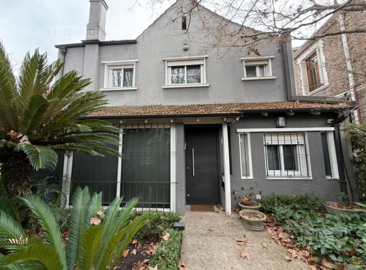 Casa · 345m² · 5 Ambientes · 2 Cocheras