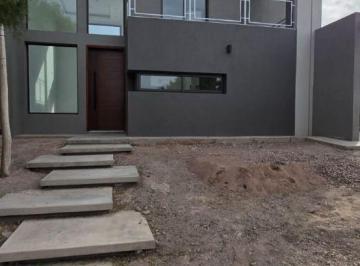 Casa de 4 ambientes, Maipú · Casa Barrio Privado Lomas de Rusell, Maipú - 180 m²