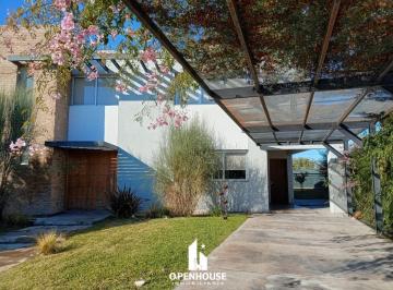 Casa · 242m² · 10 Ambientes · 2 Cocheras · Casa en Las Cortaderas II