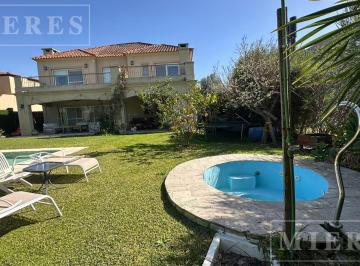 Casa · 287m² · 6 Ambientes · 3 Cocheras · Casa en Alquiler de Verano Al Rio en El Barrio San Marco, Villanueva