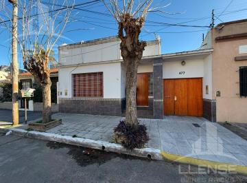 Casa · 180m² · 3 Ambientes · Casa 3 Ambientes con Terraza y Patio en Venta, Refaccionada - Bernal Centro