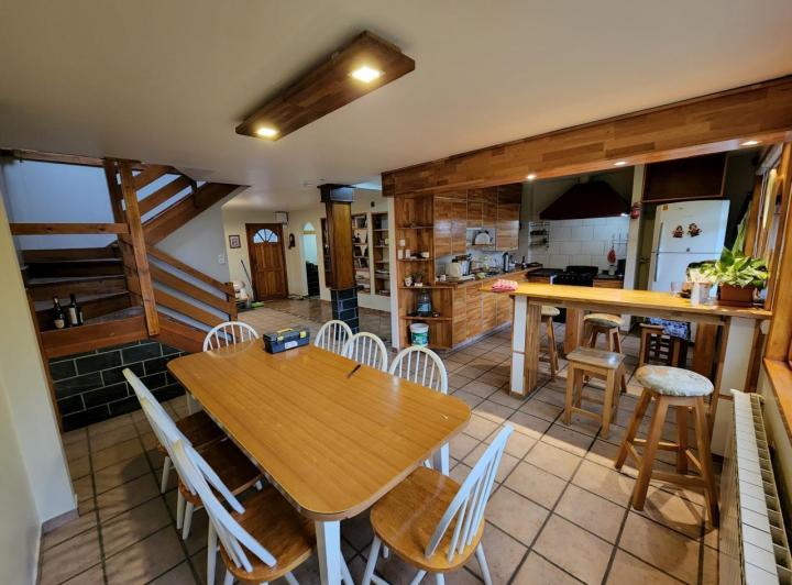 Casa · 210m² · 6 Ambientes · 1 Cochera