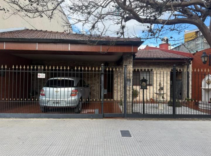 Casa · 179m² · 4 Ambientes · 1 Cochera
