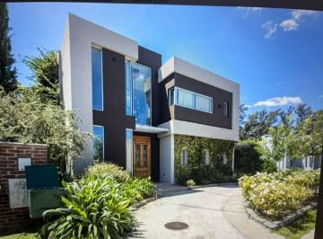 Casa · 220m² · 5 Ambientes · 3 Cocheras · Casa a La Venta en Bª Los Tilos, La Cañada, Pilar, Zona Norte
