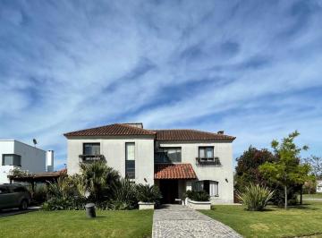 Casa · 230m² · 4 Ambientes · 3 Cocheras · Casa en Alq. Temporario en Talar del Lago 2, General Pacheco, Tigre