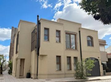 Casa · 154m² · 4 Ambientes · 2 Cocheras · Venta Casa 4 Ambientes Haedo - Categoría
