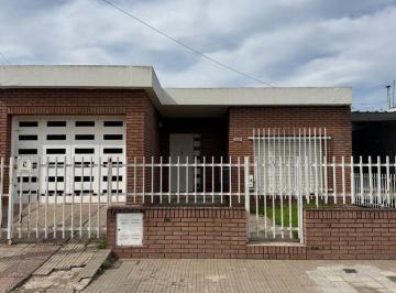 Casa · 192m² · 8 Ambientes · 1 Cochera · Venta Casa 3 Dorm. con Quincho en Vgg