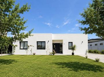 Casa · 155m² · 5 Ambientes · 6 Cocheras · Hermosa Casa a La Venta en Maschwitz