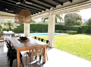 Casa · 306m² · 6 Ambientes · 4 Cocheras · Casa en Venta Cerca de La Entrada, Calle Tranquila 4 Dorm., Orientación Norte