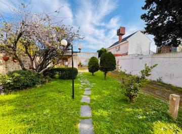 Casa · 122m² · 4 Ambientes · 3 Cocheras · Casa 4 Amb en Venta San Justo Gran Fondo