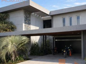 Casa · 520m² · 10 Ambientes · 5 Cocheras · B° La Morada - 3 Dorm. - Pileta - Gran Quincho C/ Asador