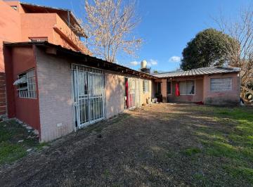 Casa · 72m² · 4 Ambientes · 1 Cochera · Casa en Matheu con Dos Dorm.