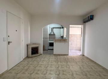 Departamento · 42m² · 2 Ambientes · Depto en Venta 2 Amb. con Patio en Caseros