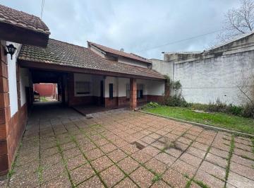 Casa · 177m² · 4 Ambientes · 4 Cocheras · Venta - Casa + Local 4 Ambientes - El Talar - Lote Amplio