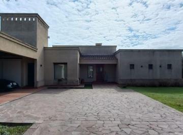 Casa de 7 ambientes, Córdoba · Excelente Calidad y Terminaciones - Toda en Planta Baja