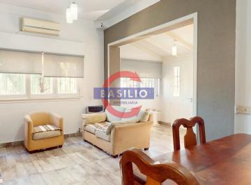 PH · 76m² · 4 Ambientes · 1 Cochera · Venta | PH de 4 Ambientes Al Frente con Cochera, Quincho y Parrilla en Carapachay