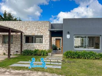 Casa de 4 ambientes, Costa Esmeralda · Casa de 165 m² con 3 Dorm. en Venta con Pileta en Costa Esmeralda