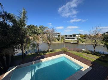 Casa · 386m² · 7 Ambientes · 4 Cocheras · Casa en El Yacht