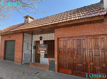 Casa · 143m² · 5 Ambientes · 1 Cochera · Casa en Lomas de Zamora Este